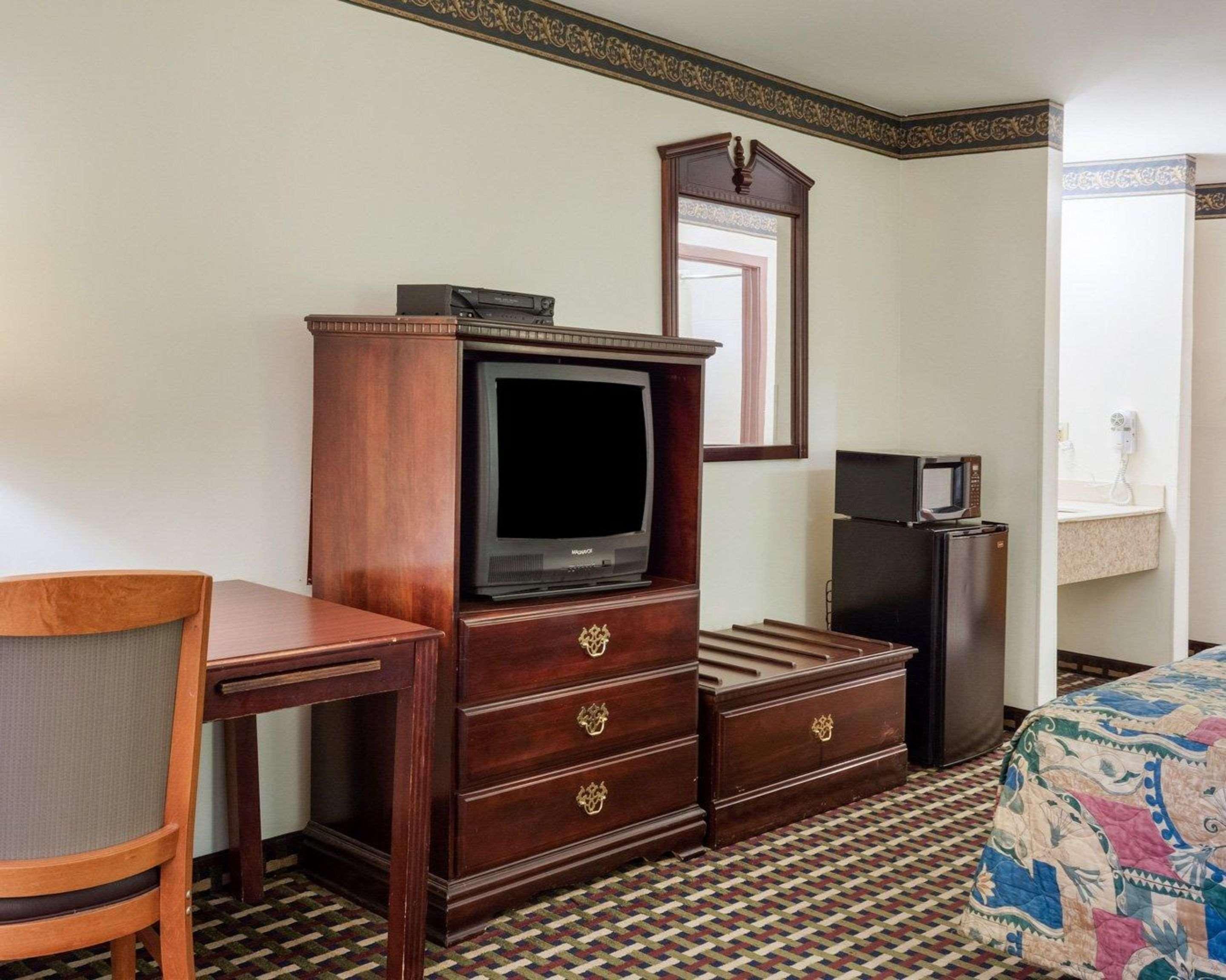 Econo Lodge Near Fort Gregg-Adams I-295 Хопуэлл Экстерьер фото