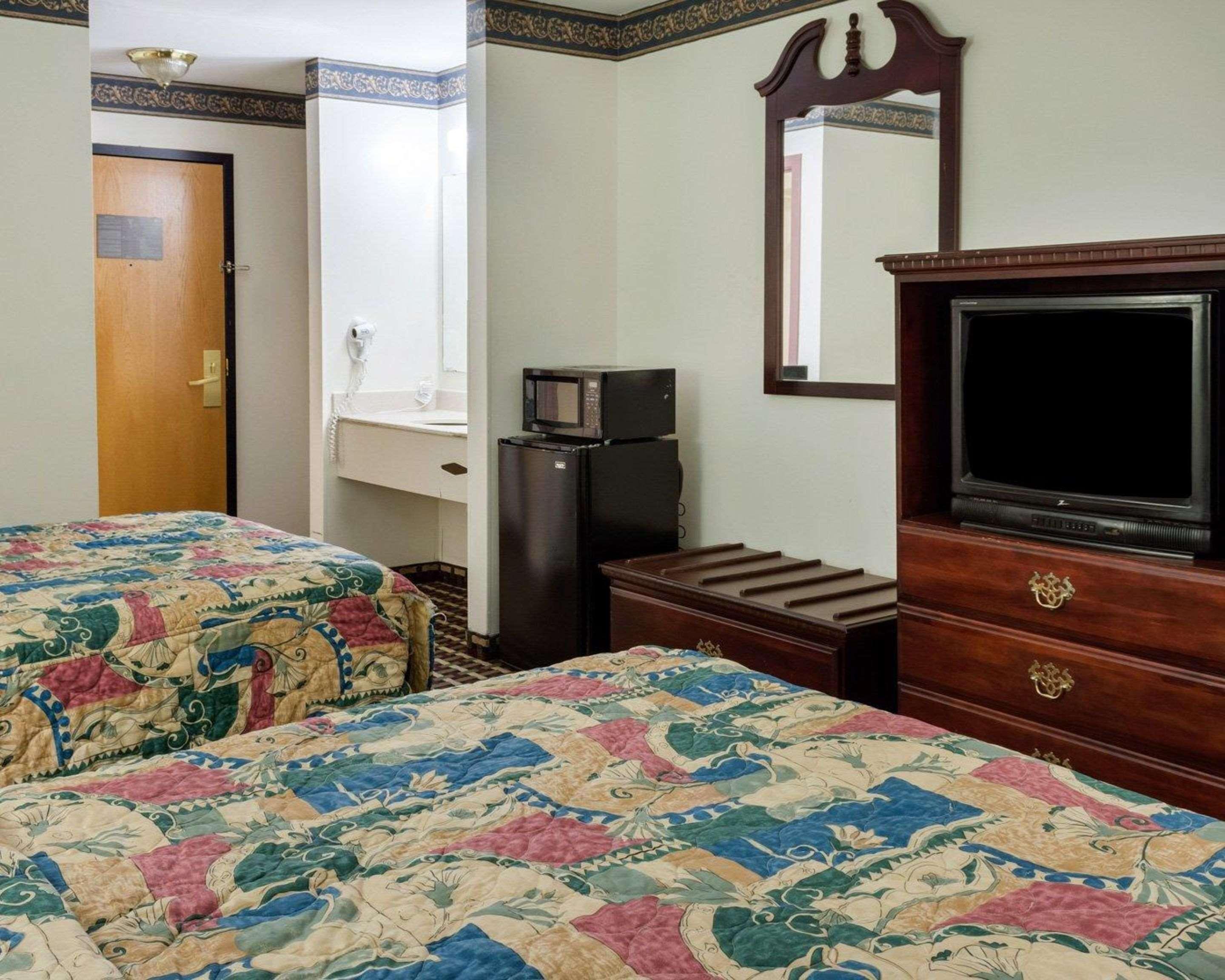 Econo Lodge Near Fort Gregg-Adams I-295 Хопуэлл Экстерьер фото