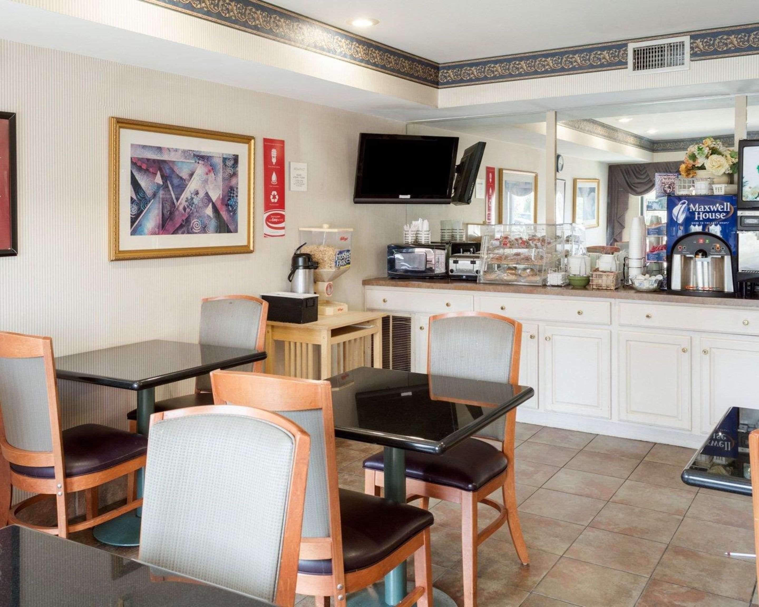 Econo Lodge Near Fort Gregg-Adams I-295 Хопуэлл Экстерьер фото